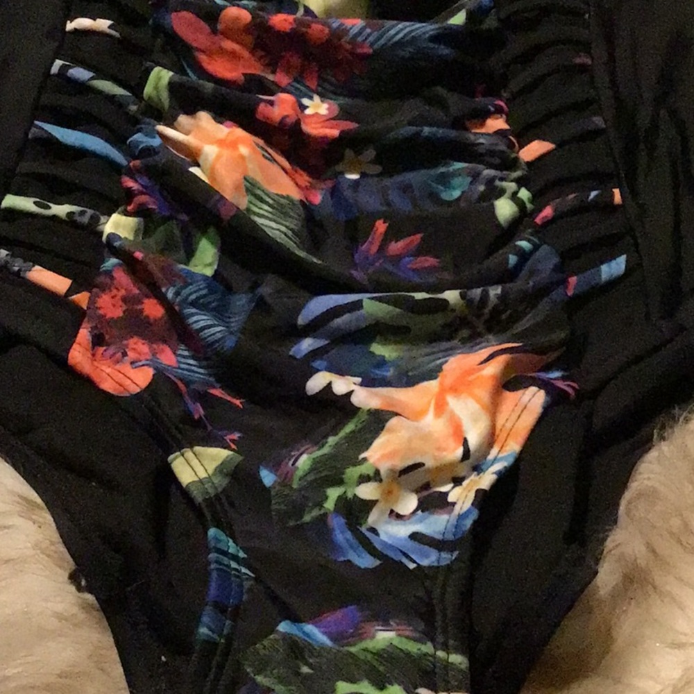 Beautiful One piece Swimsuit 2X NWT - Picture 4 of 8